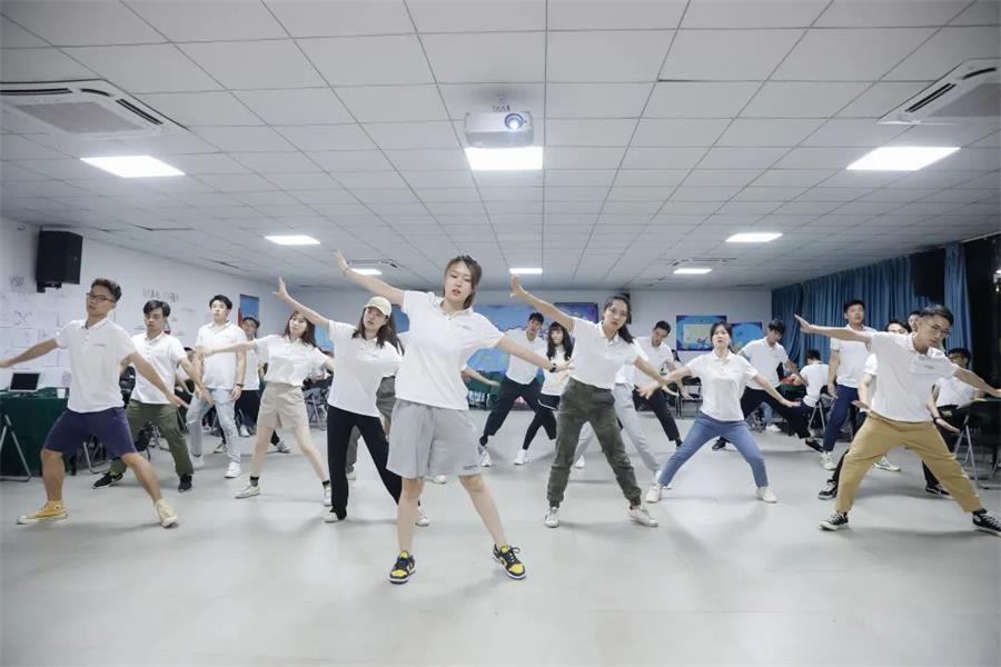 尊龙凯时 - FBM2021丨2021届尊龙凯时生FBM集训营圆满落幕
