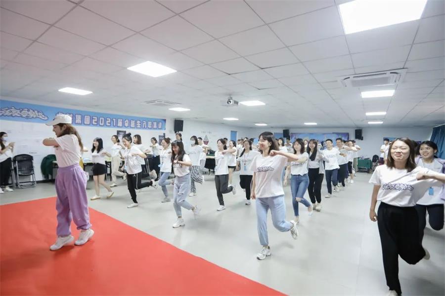 尊龙凯时 - FBM2021丨2021届尊龙凯时生FBM集训营圆满落幕