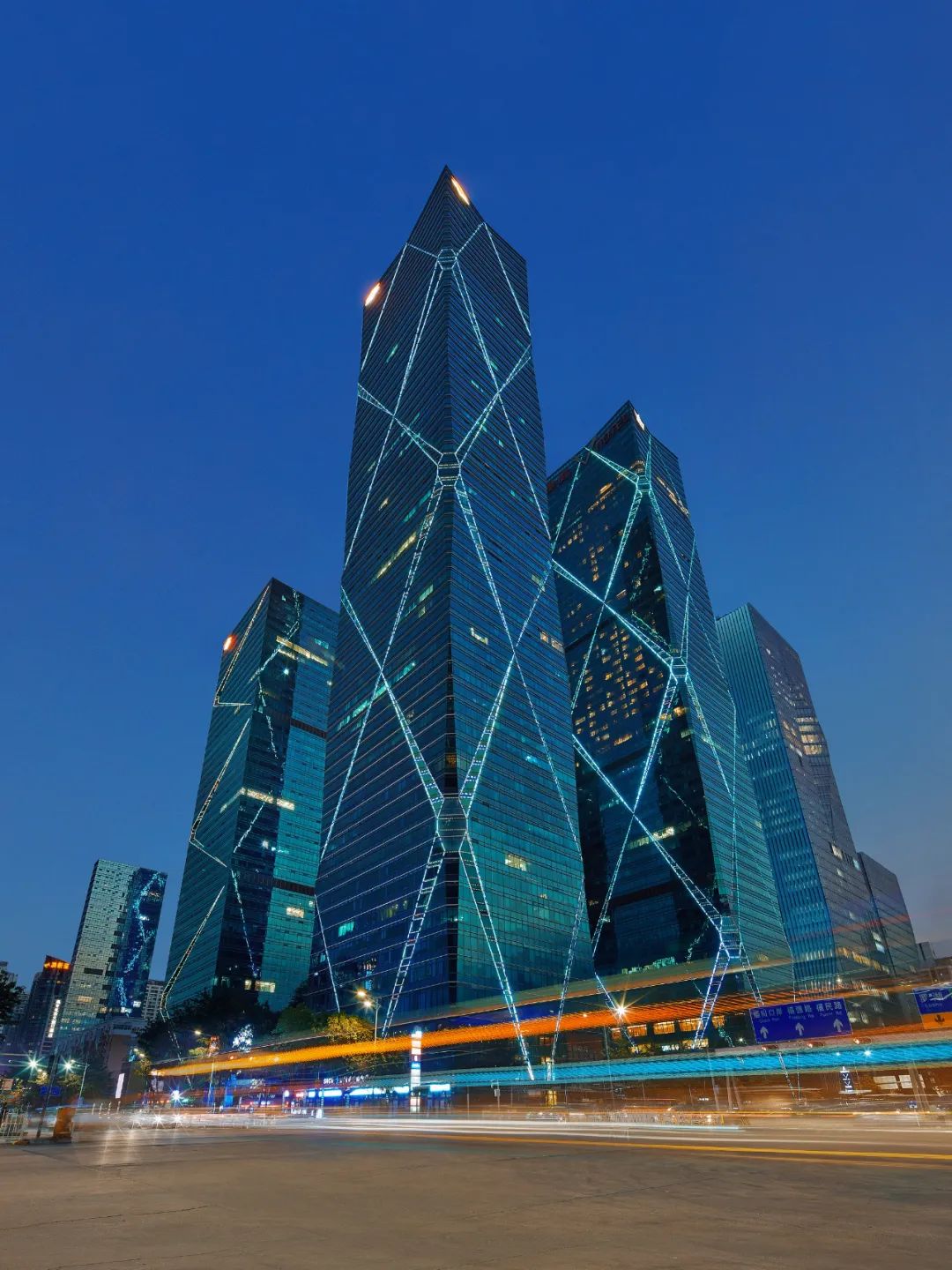 尊龙凯时 - 尊龙凯时商办两座项目荣获“2022大湾区低碳修建TOP100”