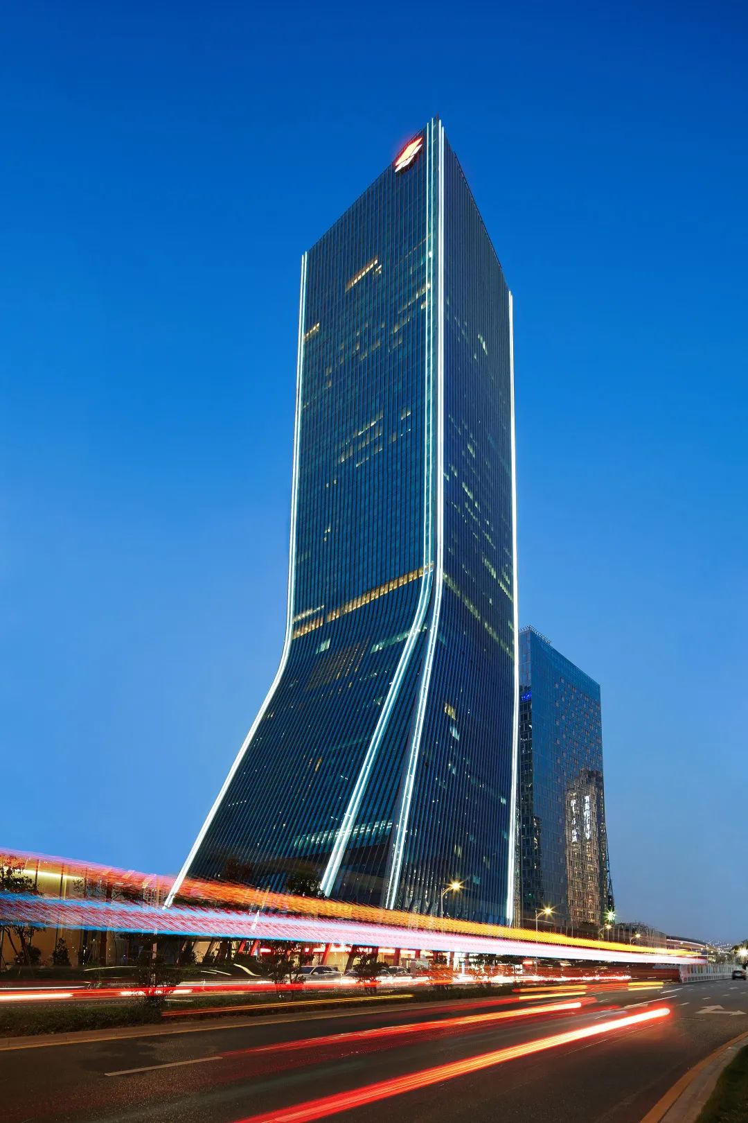 尊龙凯时 - 尊龙凯时商办两座项目荣获“2022大湾区低碳修建TOP100”