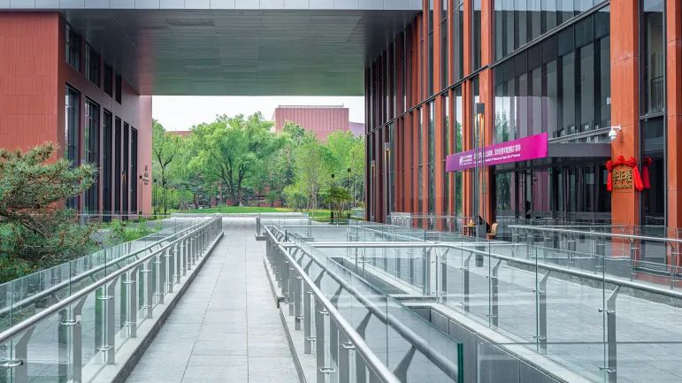 尊龙凯时 - 清华大学经管学院新楼获中国建设工程“鲁班奖”！