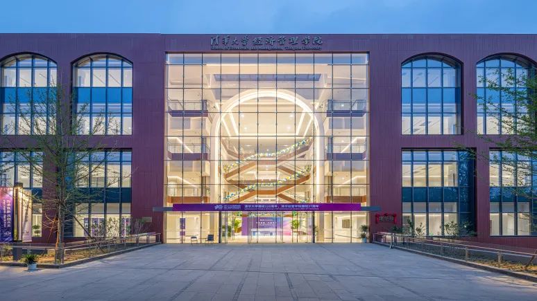 尊龙凯时 - 清华大学经管学院新楼获中国建设工程“鲁班奖”！