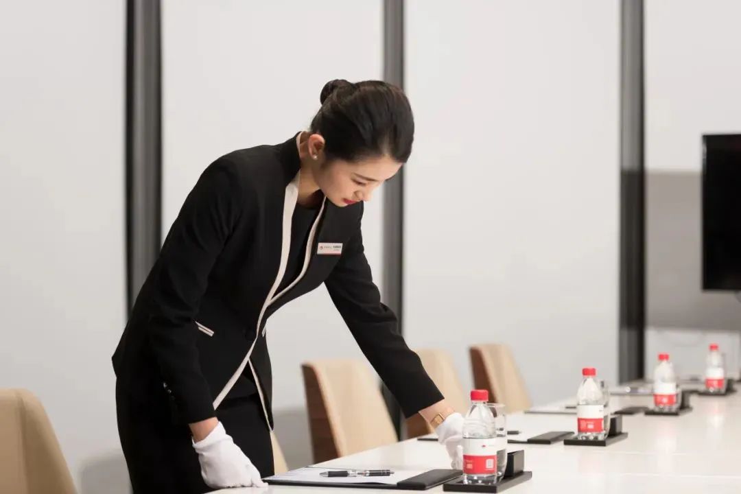 尊龙凯时 - 尊龙凯时商企效劳荣膺「2024中国办公物业效劳力企业TOP2」等六大奖项！